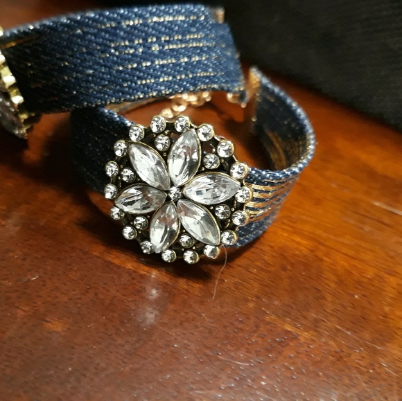 Blue Jean Daisy Queen bracelet - Picture 3 of 3